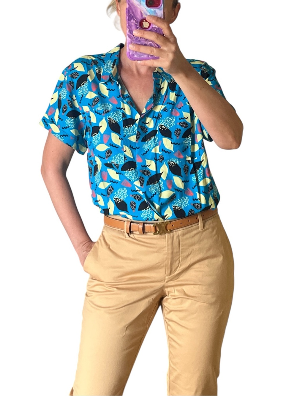 WildFang the Empower short sleeves button up rayon shirt, size Small